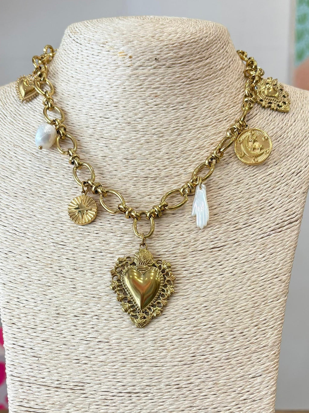 GOLD CHAIN W/ HEARTS PEARL SUN & STAR