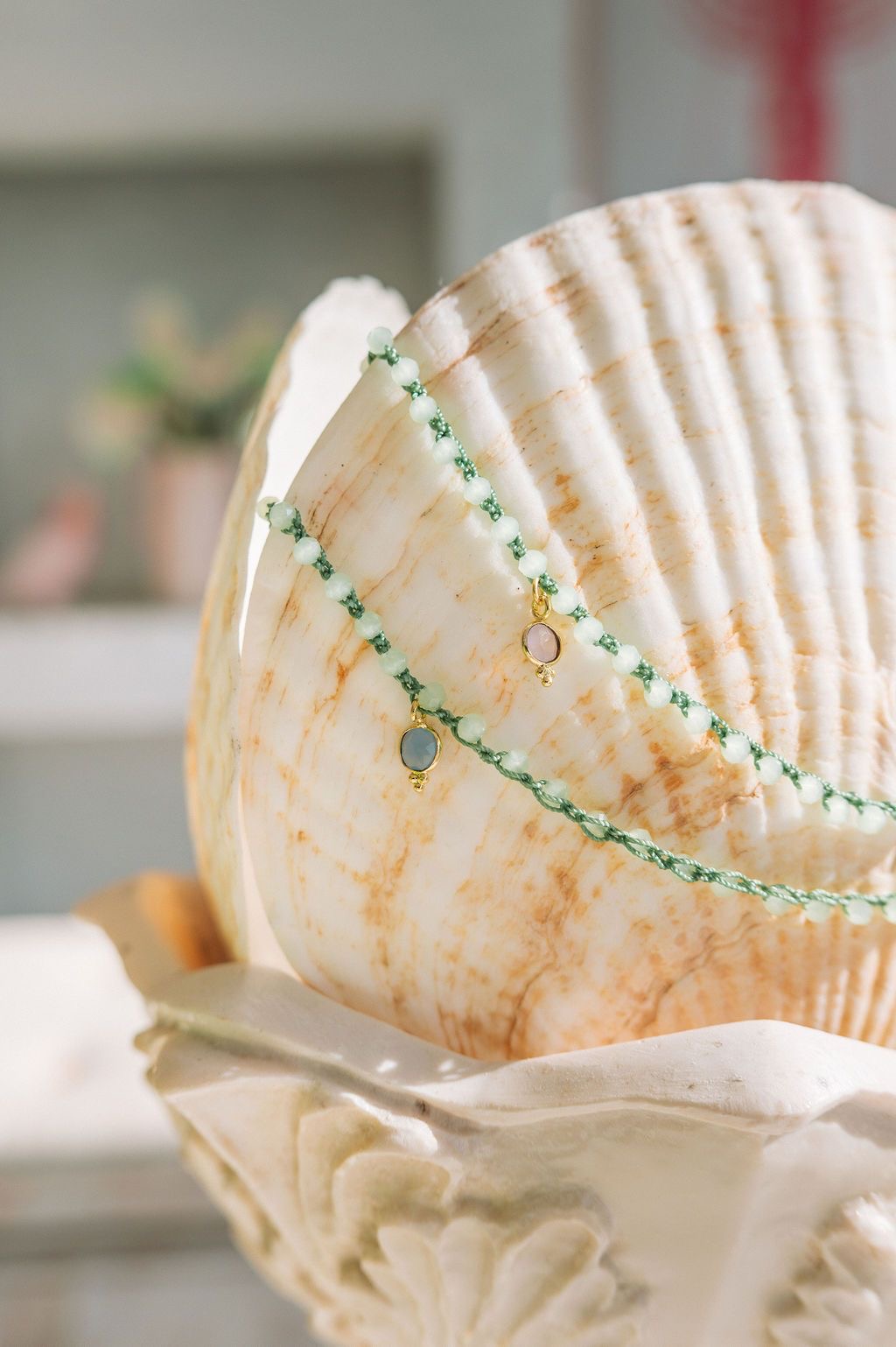 SEAFOAM GEM & STRING NECKLACE