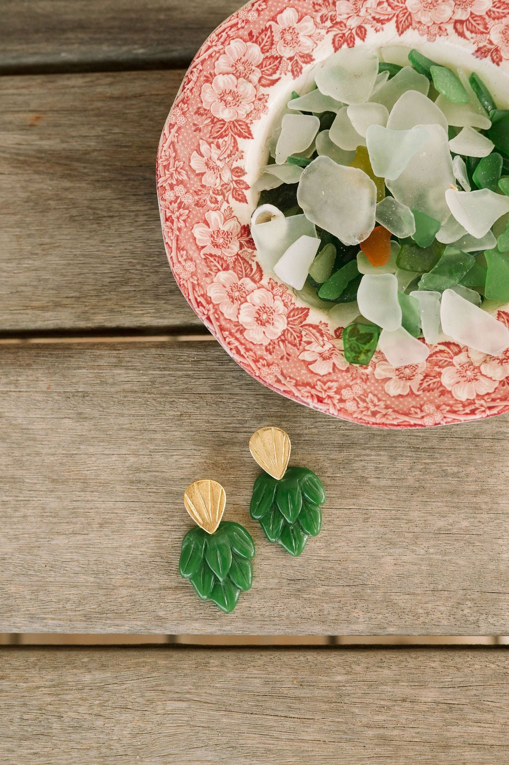 GREEN RESIN LEAF EARRINGS