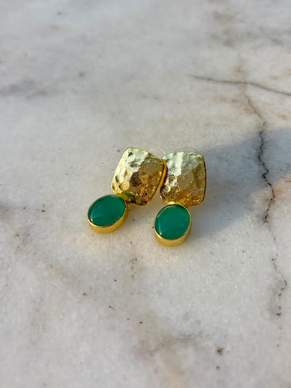 HAMMERED GOLD & TURQ STONE EARRINGS
