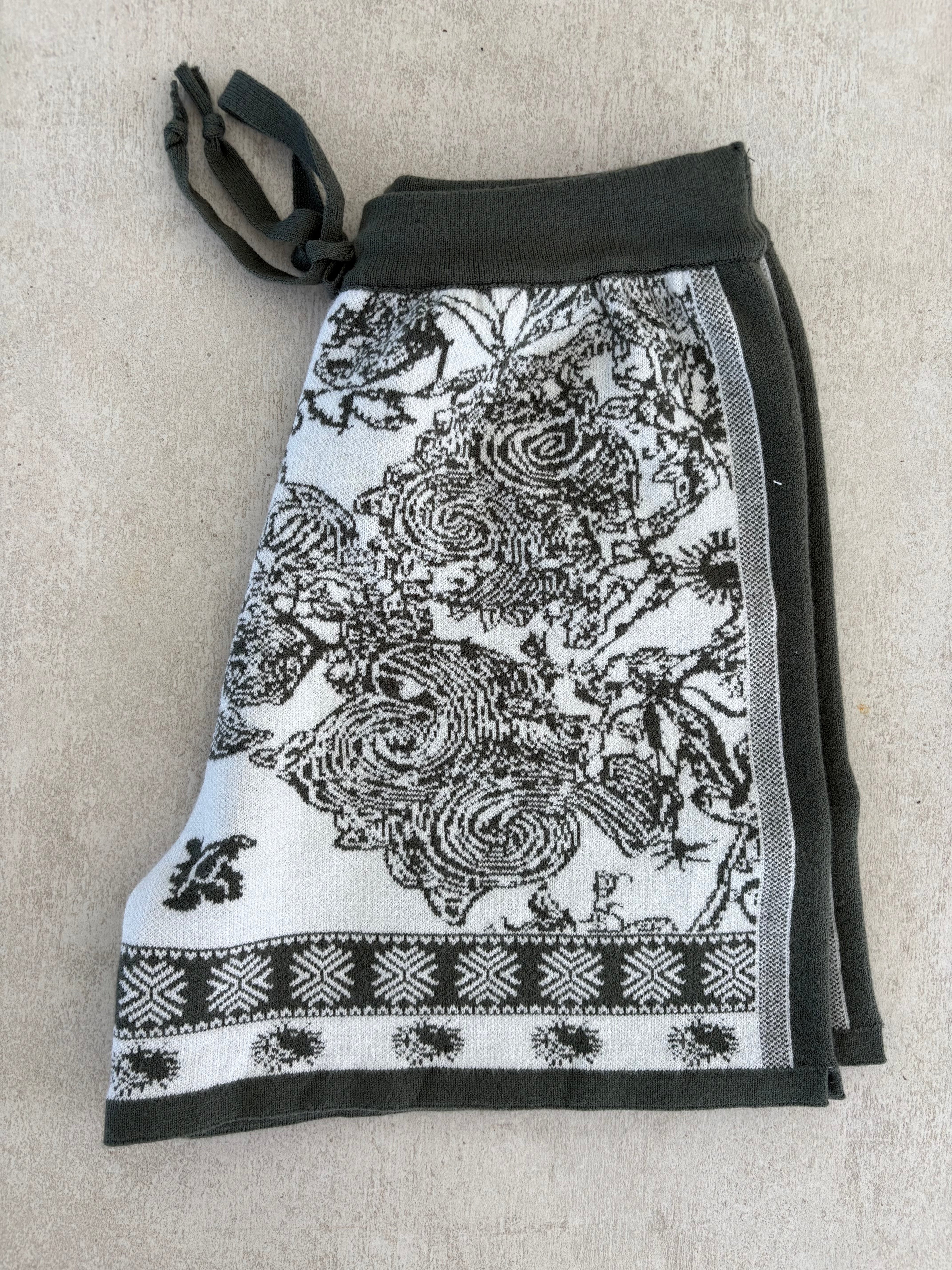 SWIRL KNIT SHORTS