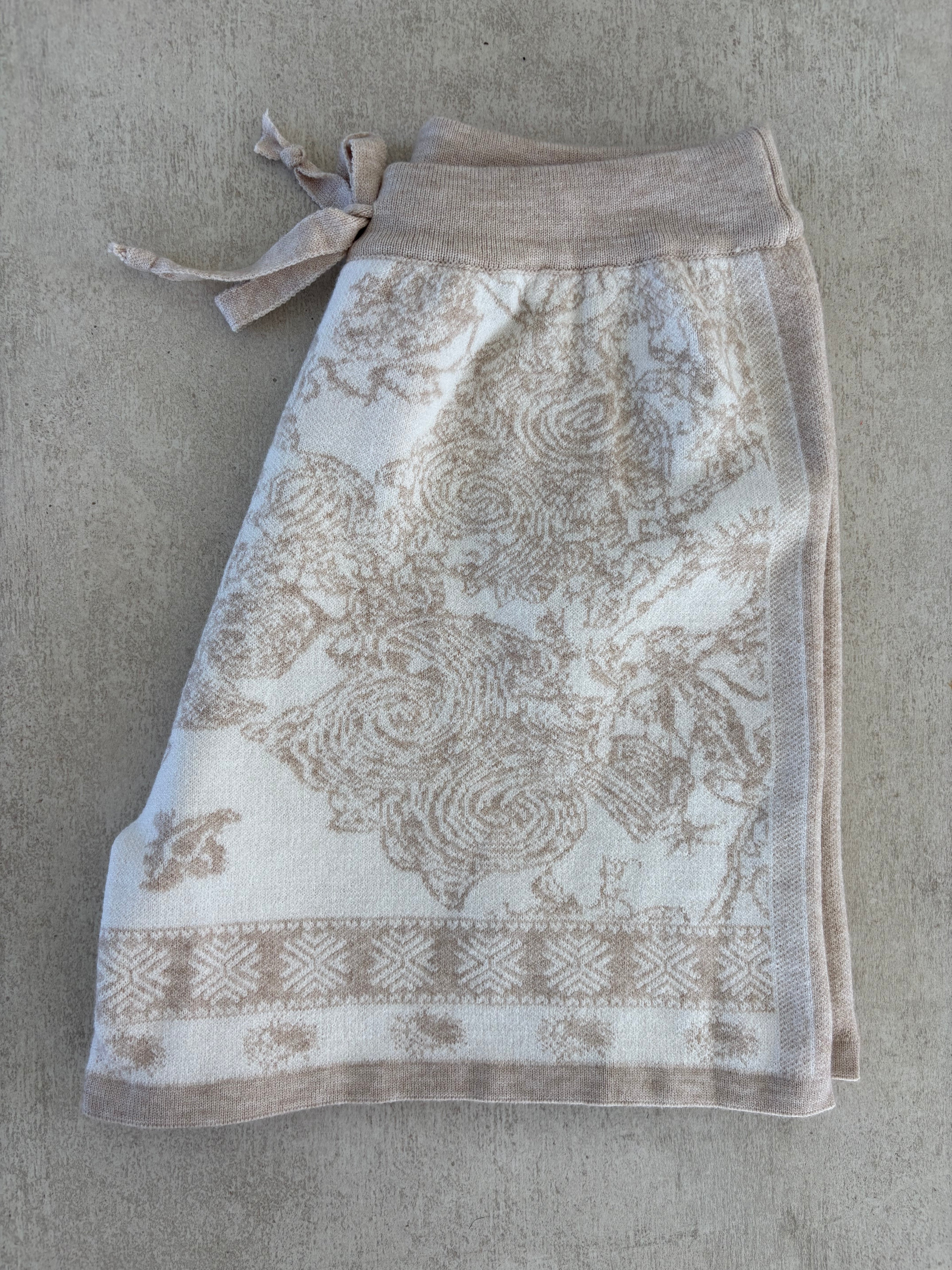 SWIRL KNIT SHORTS