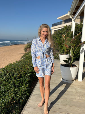 SURI WRAP TOP / BLUE PAISLEY