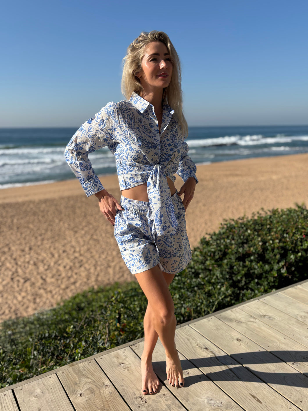 SURI WRAP TOP / BLUE PAISLEY