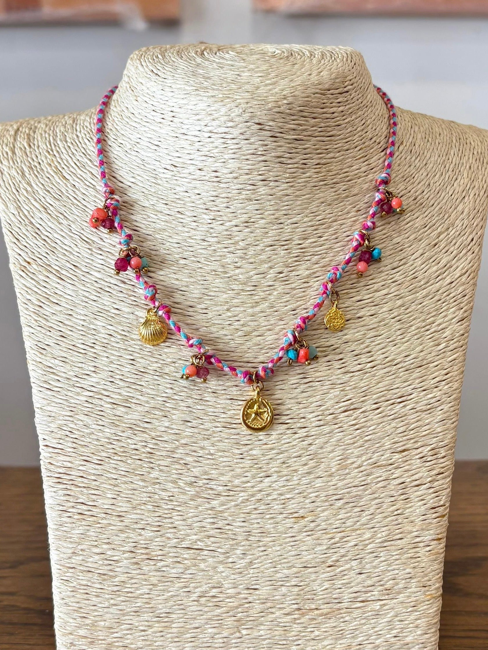 MINI THREAD NECKLACE