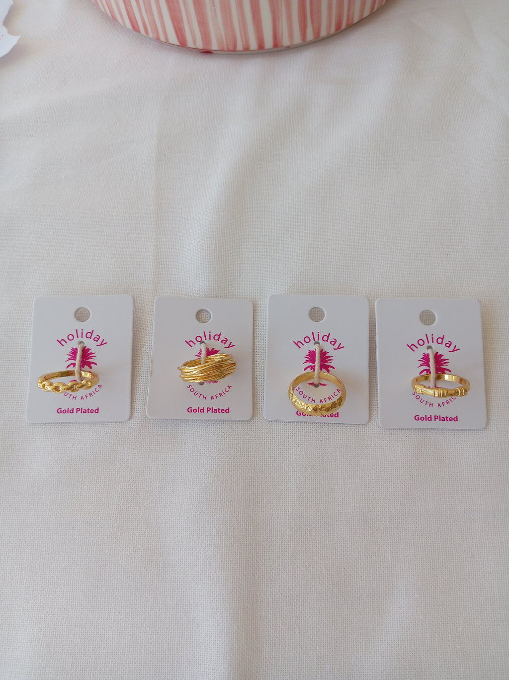 ASSORT GOLD RINGS