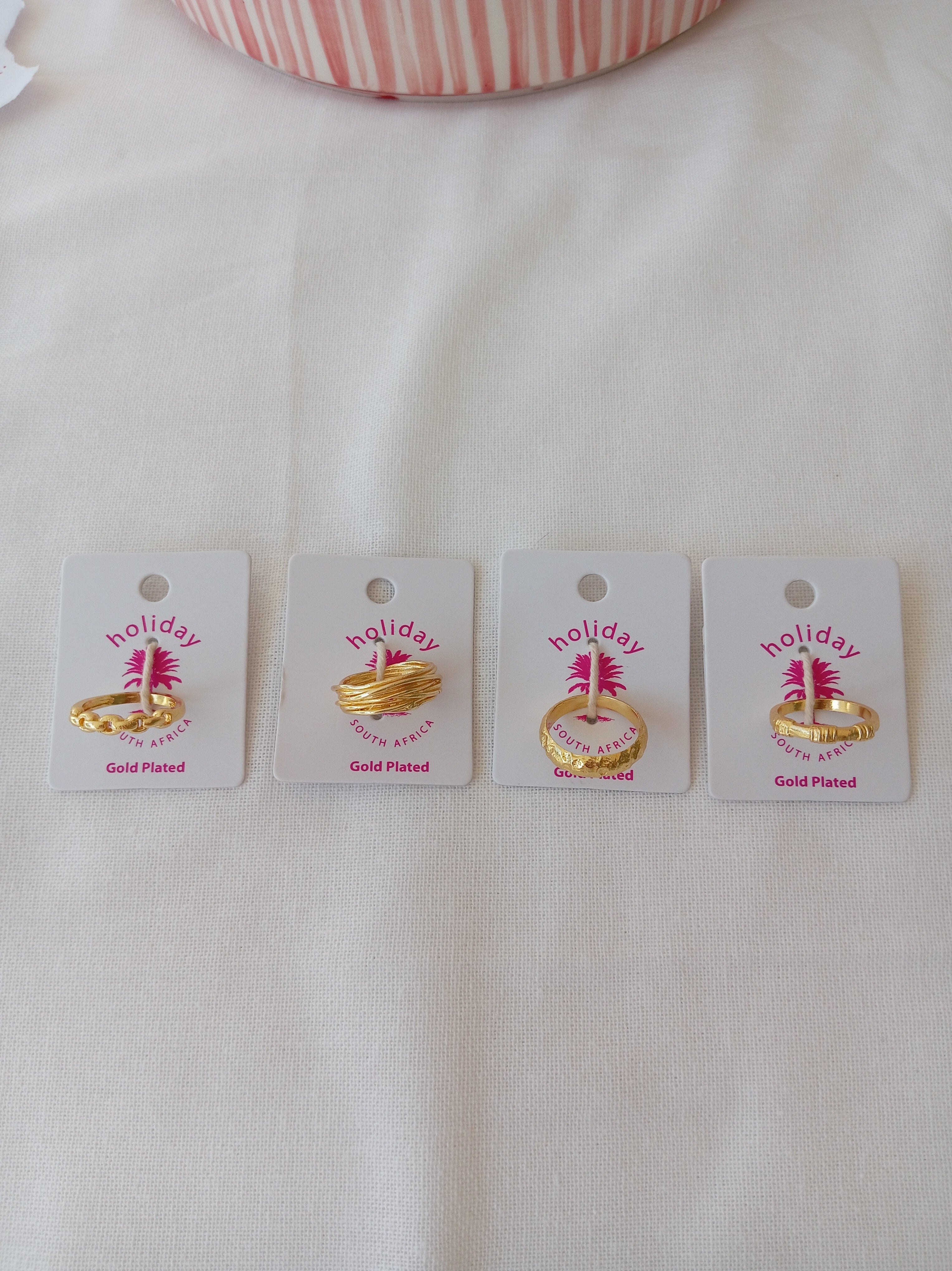 ASSORT GOLD RINGS
